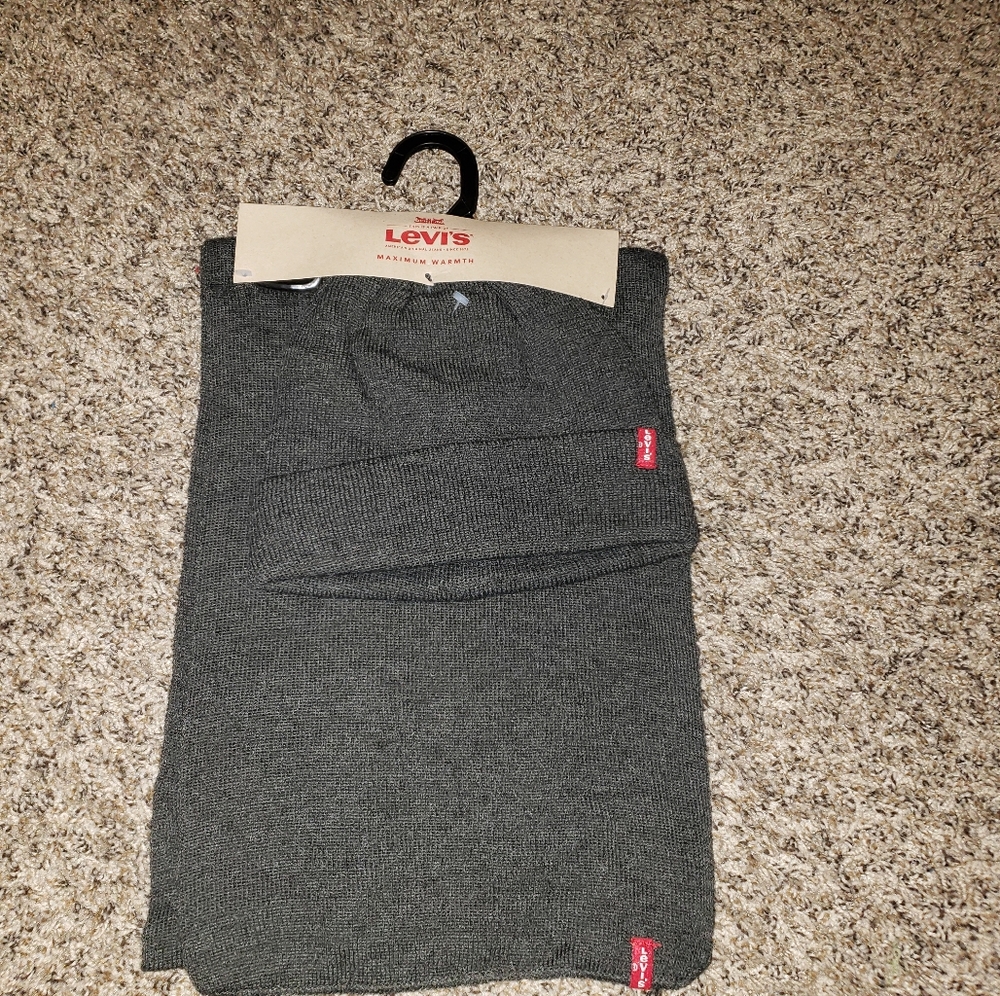 Levi's hat & scarf set
